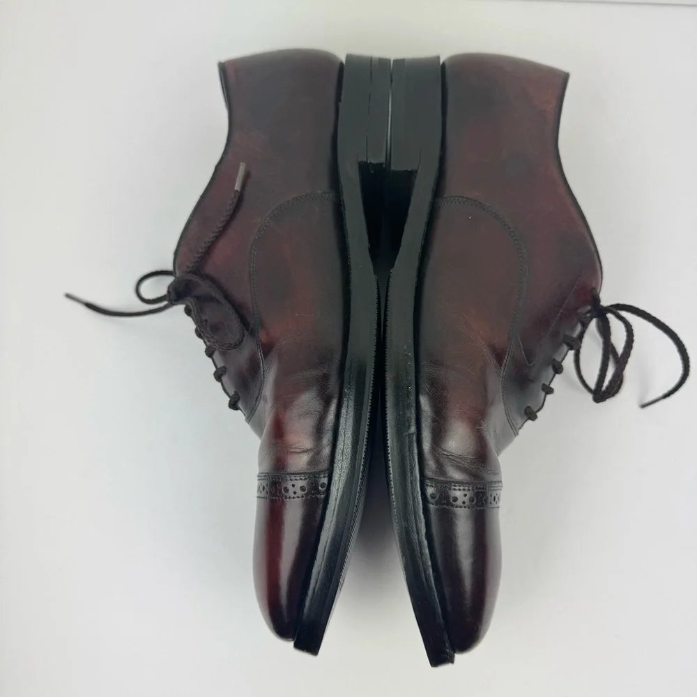 Johnston & Murphy Aldrich II cap-toe oxford dress shoe. Burgundy leather size 10